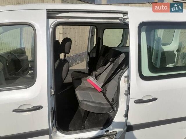 Белый Рено Кенгу, объемом двигателя 0 л и пробегом 29 тыс. км за 13035 $, фото 18 на Automoto.ua