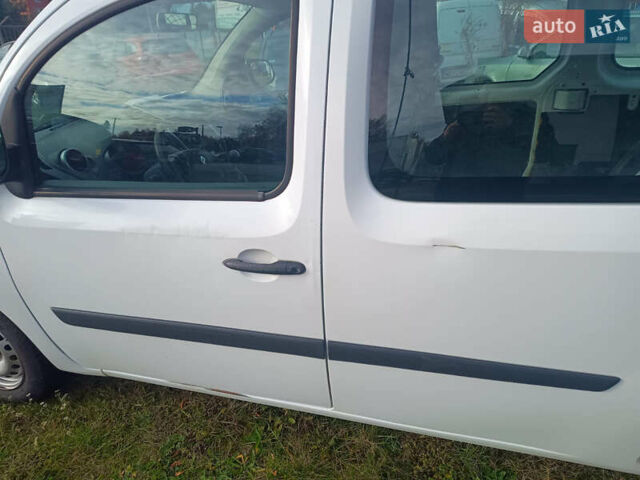 Белый Рено Кенгу, объемом двигателя 1.5 л и пробегом 102 тыс. км за 9000 $, фото 4 на Automoto.ua