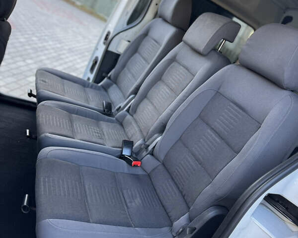 Білий Рено Кєнгу, об'ємом двигуна 1.5 л та пробігом 102 тис. км за 12500 $, фото 71 на Automoto.ua