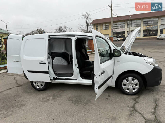 Белый Рено Кенгу, объемом двигателя 1.5 л и пробегом 118 тыс. км за 12599 $, фото 93 на Automoto.ua