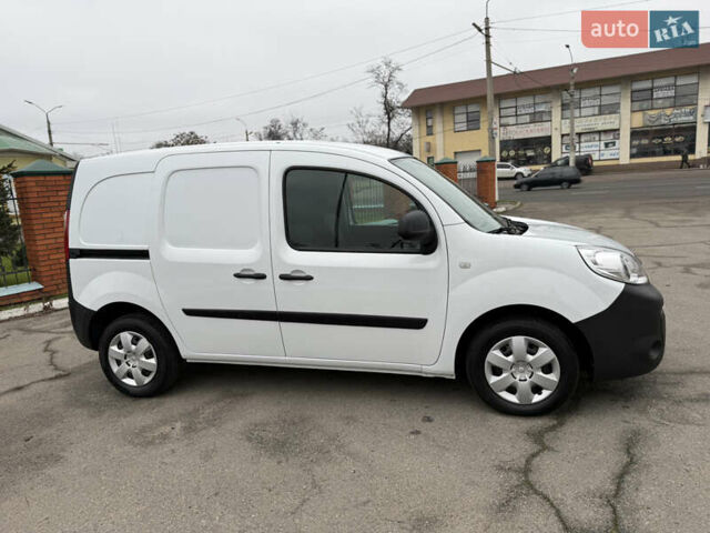 Белый Рено Кенгу, объемом двигателя 1.5 л и пробегом 118 тыс. км за 12599 $, фото 11 на Automoto.ua