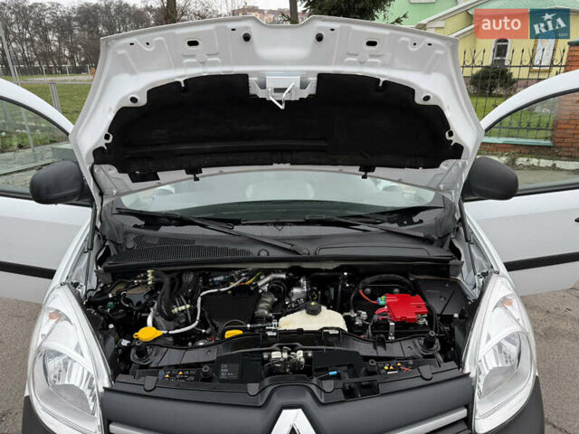 Белый Рено Кенгу, объемом двигателя 1.5 л и пробегом 118 тыс. км за 12599 $, фото 85 на Automoto.ua