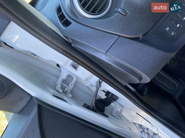 Білий Рено Кєнгу, об'ємом двигуна 1.5 л та пробігом 142 тис. км за 14999 $, фото 18 на Automoto.ua