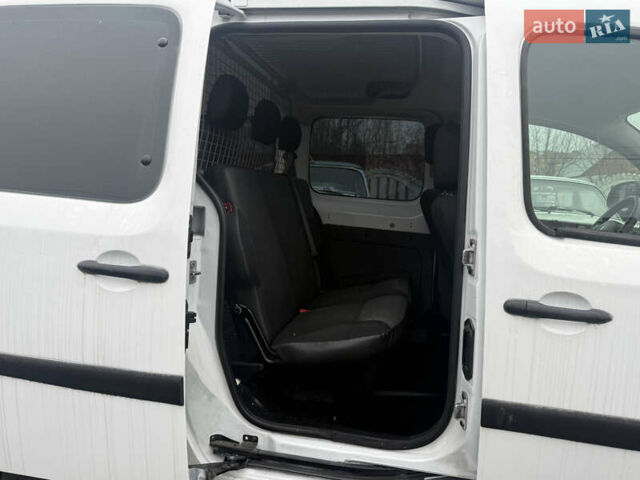 Белый Рено Кенгу, объемом двигателя 0 л и пробегом 54 тыс. км за 12500 $, фото 5 на Automoto.ua