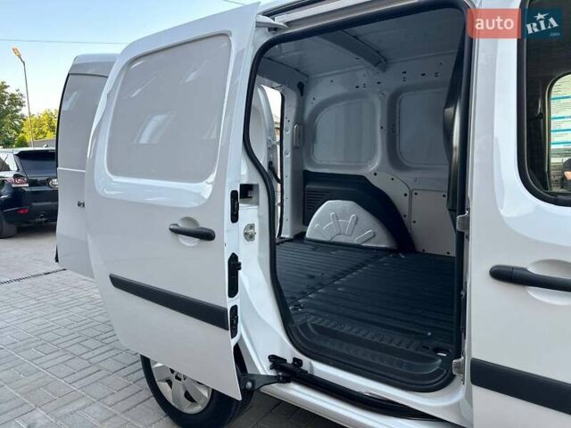 Белый Рено Кенгу, объемом двигателя 1.5 л и пробегом 14 тыс. км за 13800 $, фото 14 на Automoto.ua
