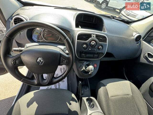 Рено Кенгу 2021 в Киеве на Automoto.ua Белый Рено Кенгу, объемом двигателя 0 л и пробегом 186 тыс. км за 13900 $, фото 12 на Automoto.ua