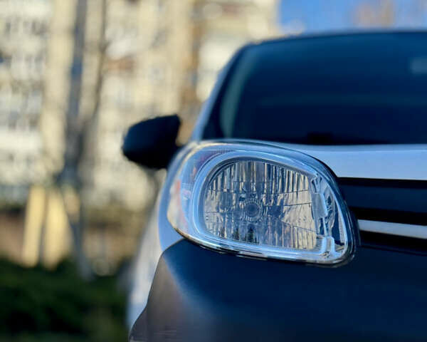 Білий Рено Кєнгу, об'ємом двигуна 1.5 л та пробігом 102 тис. км за 12500 $, фото 18 на Automoto.ua