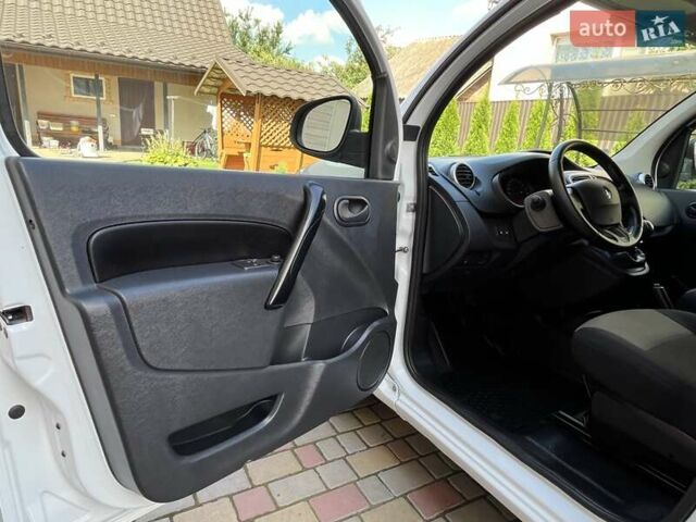 Белый Рено Кенгу, объемом двигателя 1.5 л и пробегом 179 тыс. км за 12500 $, фото 8 на Automoto.ua