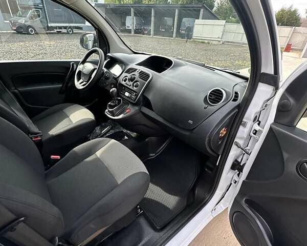 Белый Рено Кенгу, объемом двигателя 1.5 л и пробегом 136 тыс. км за 12888 $, фото 18 на Automoto.ua