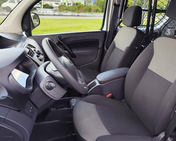 Белый Рено Кенгу, объемом двигателя 1.5 л и пробегом 169 тыс. км за 12800 $, фото 16 на Automoto.ua