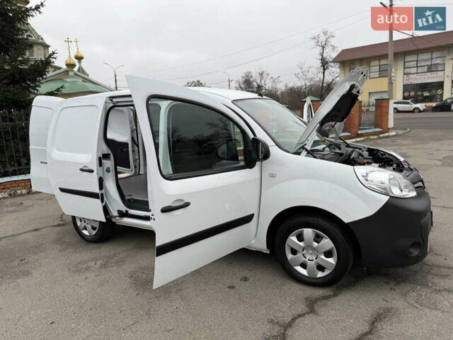 Белый Рено Кенгу, объемом двигателя 1.5 л и пробегом 118 тыс. км за 12599 $, фото 92 на Automoto.ua