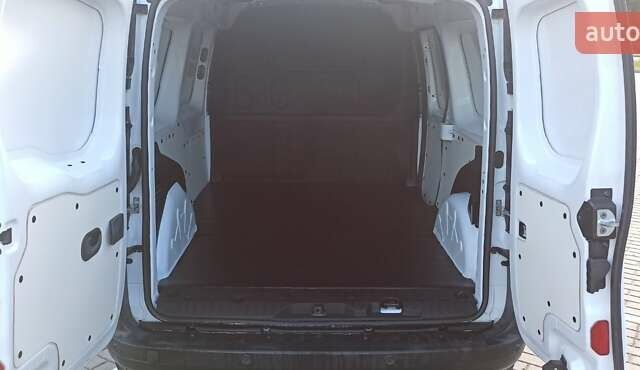 Белый Рено Кенгу, объемом двигателя 1.5 л и пробегом 200 тыс. км за 12000 $, фото 19 на Automoto.ua