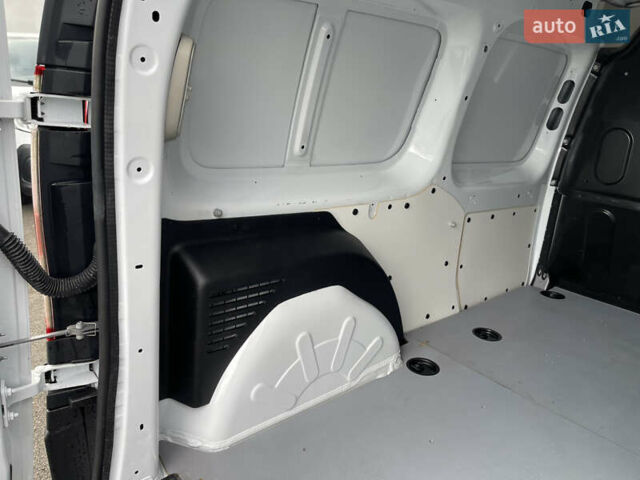 Белый Рено Кенгу, объемом двигателя 0 л и пробегом 112 тыс. км за 15200 $, фото 30 на Automoto.ua