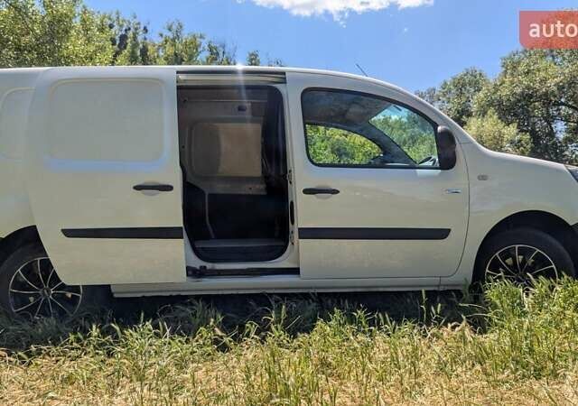 Белый Рено Кенгу, объемом двигателя 0 л и пробегом 102 тыс. км за 9999 $, фото 5 на Automoto.ua
