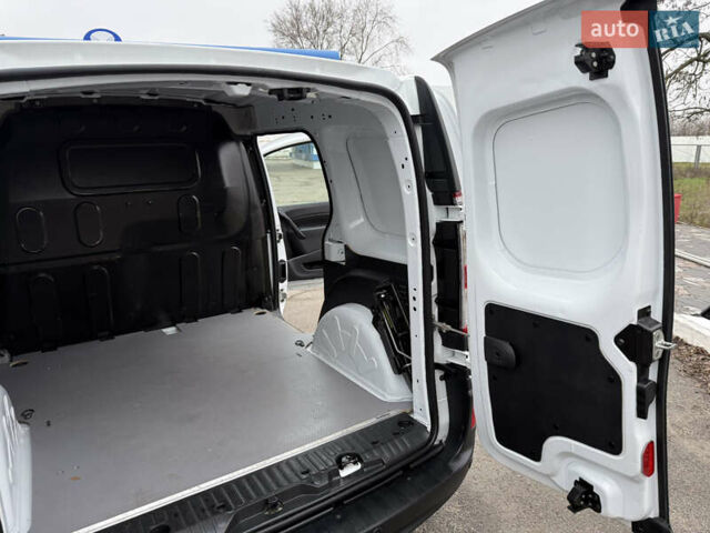 Белый Рено Кенгу, объемом двигателя 1.5 л и пробегом 118 тыс. км за 12599 $, фото 72 на Automoto.ua