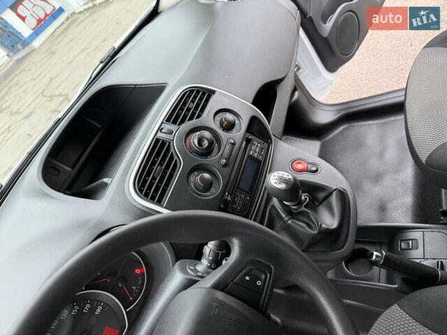 Белый Рено Кенгу, объемом двигателя 1.5 л и пробегом 118 тыс. км за 12599 $, фото 60 на Automoto.ua