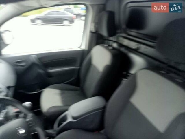 Белый Рено Кенгу, объемом двигателя 1.5 л и пробегом 80 тыс. км за 8900 $, фото 11 на Automoto.ua