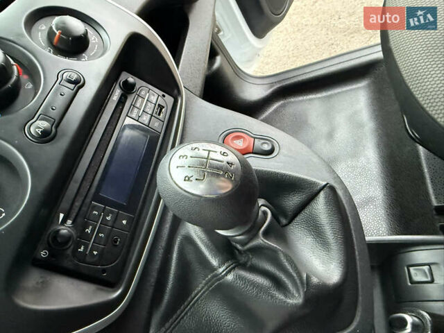 Белый Рено Кенгу, объемом двигателя 1.5 л и пробегом 118 тыс. км за 12599 $, фото 61 на Automoto.ua