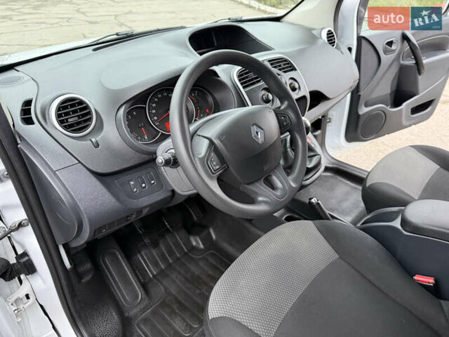 Белый Рено Кенгу, объемом двигателя 1.5 л и пробегом 118 тыс. км за 12599 $, фото 4 на Automoto.ua