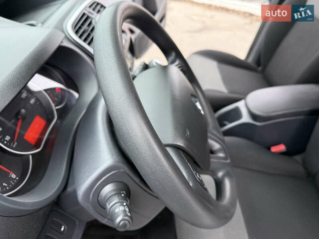 Белый Рено Кенгу, объемом двигателя 1.5 л и пробегом 118 тыс. км за 12599 $, фото 69 на Automoto.ua