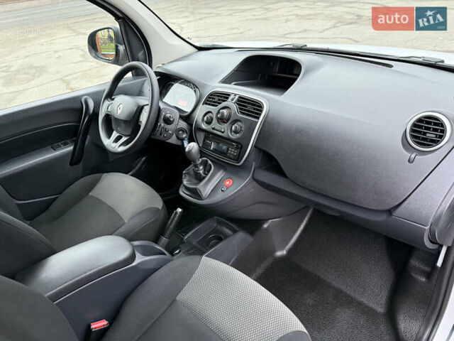 Белый Рено Кенгу, объемом двигателя 1.5 л и пробегом 118 тыс. км за 12599 $, фото 45 на Automoto.ua