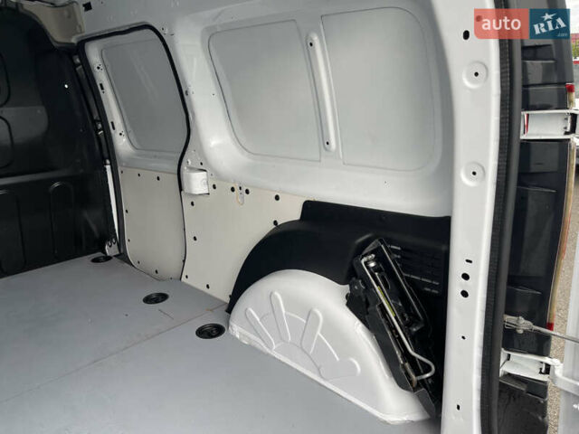 Белый Рено Кенгу, объемом двигателя 0 л и пробегом 112 тыс. км за 15200 $, фото 31 на Automoto.ua