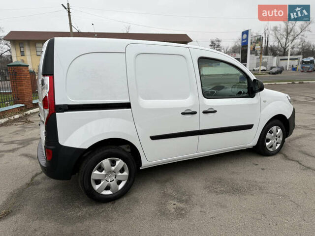 Белый Рено Кенгу, объемом двигателя 1.5 л и пробегом 118 тыс. км за 12599 $, фото 14 на Automoto.ua