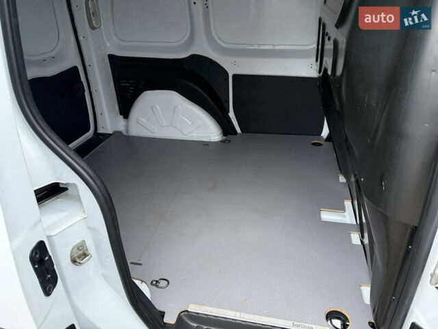 Белый Рено Кенгу, объемом двигателя 1.5 л и пробегом 118 тыс. км за 12599 $, фото 49 на Automoto.ua