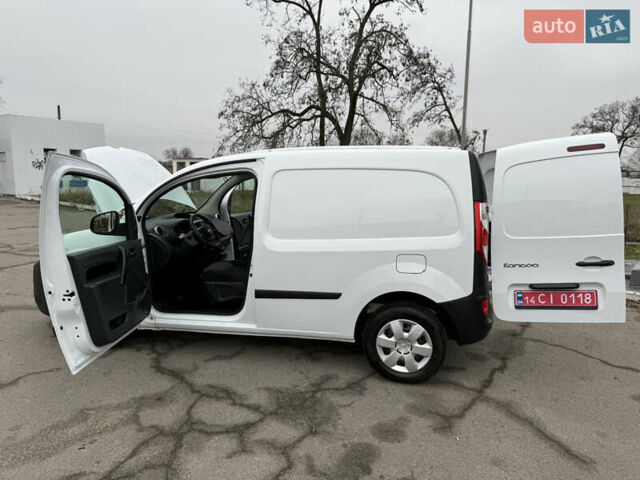 Белый Рено Кенгу, объемом двигателя 1.5 л и пробегом 118 тыс. км за 12599 $, фото 103 на Automoto.ua