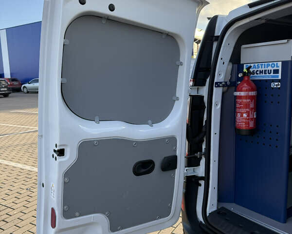 Белый Рено Кенгу, объемом двигателя 0 л и пробегом 17 тыс. км за 14200 $, фото 24 на Automoto.ua