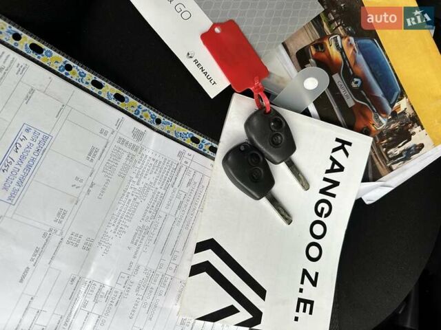 Белый Рено Кенгу, объемом двигателя 0 л и пробегом 54 тыс. км за 12500 $, фото 47 на Automoto.ua