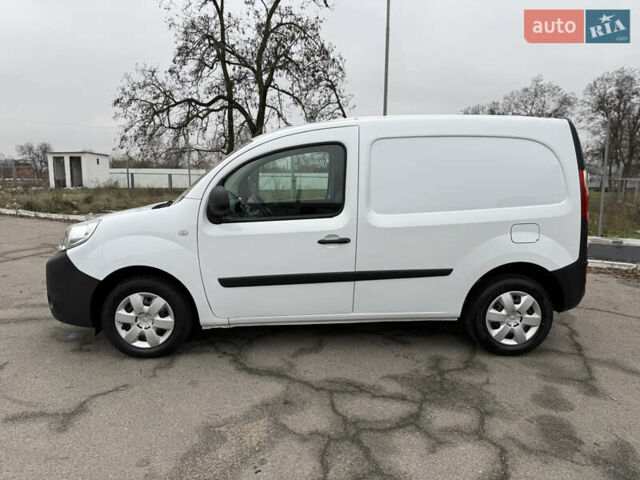 Белый Рено Кенгу, объемом двигателя 1.5 л и пробегом 118 тыс. км за 12599 $, фото 27 на Automoto.ua