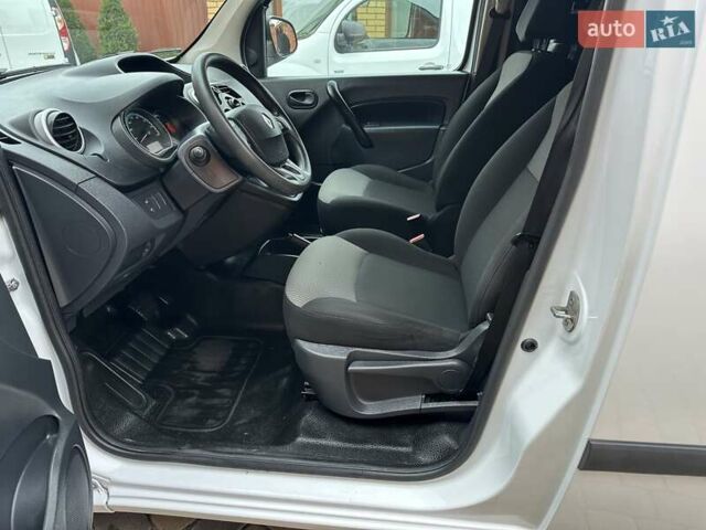 Белый Рено Кенгу, объемом двигателя 0 л и пробегом 54 тыс. км за 12500 $, фото 19 на Automoto.ua