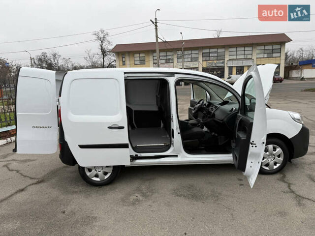 Белый Рено Кенгу, объемом двигателя 1.5 л и пробегом 118 тыс. км за 12599 $, фото 94 на Automoto.ua