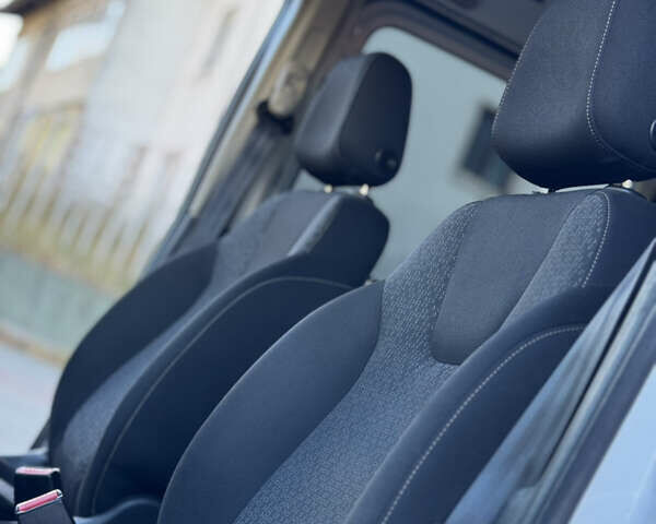 Білий Рено Кєнгу, об'ємом двигуна 1.5 л та пробігом 102 тис. км за 12500 $, фото 57 на Automoto.ua