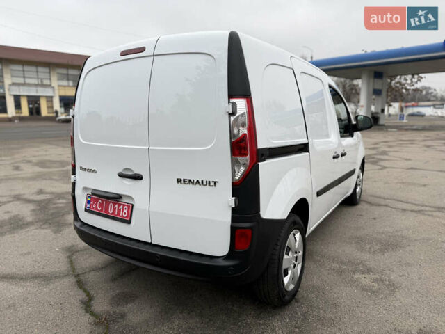 Белый Рено Кенгу, объемом двигателя 1.5 л и пробегом 118 тыс. км за 12599 $, фото 17 на Automoto.ua