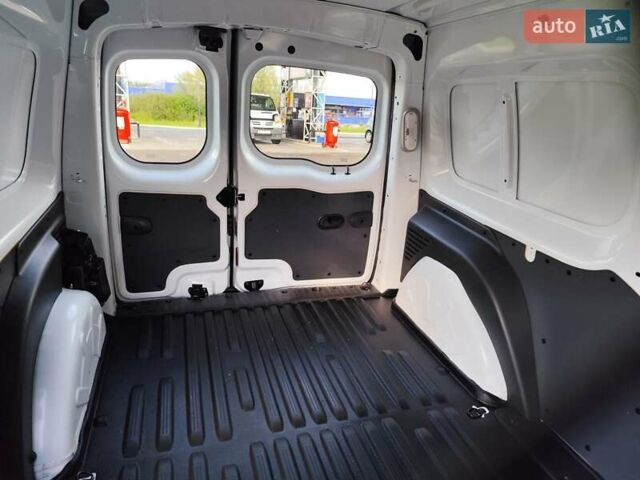 Белый Рено Кенгу, объемом двигателя 1.5 л и пробегом 169 тыс. км за 12800 $, фото 25 на Automoto.ua