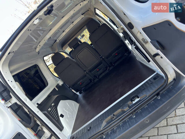 Білий Рено Кєнгу, об'ємом двигуна 1.5 л та пробігом 102 тис. км за 12500 $, фото 75 на Automoto.ua