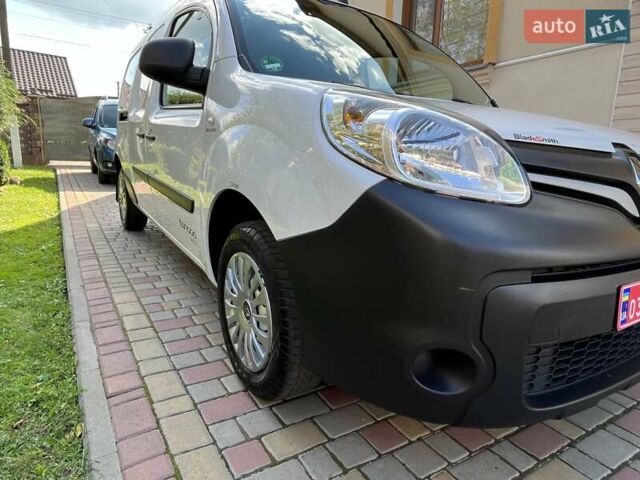 Белый Рено Кенгу, объемом двигателя 1.5 л и пробегом 179 тыс. км за 12500 $, фото 6 на Automoto.ua