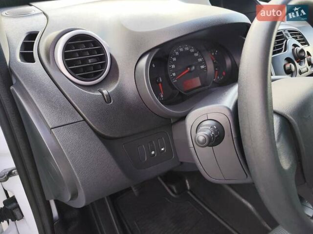Белый Рено Кенгу, объемом двигателя 1.5 л и пробегом 169 тыс. км за 12800 $, фото 14 на Automoto.ua