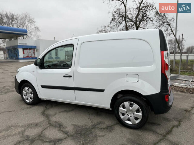 Белый Рено Кенгу, объемом двигателя 1.5 л и пробегом 118 тыс. км за 12599 $, фото 25 на Automoto.ua