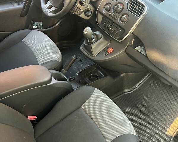 Рено Кєнгу 2021 у Іршава на Automoto.ua Білий Рено Кєнгу, об'ємом двигуна 1.46 л та пробігом 90 тис. км за 15162 $, фото 9 на Automoto.ua