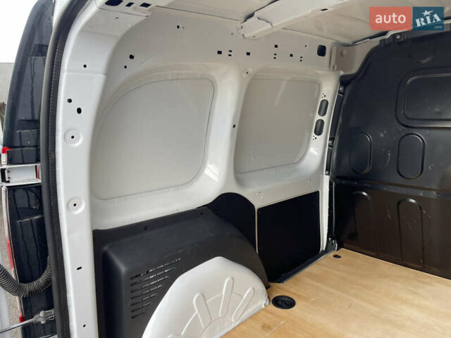 Белый Рено Кенгу, объемом двигателя 0 л и пробегом 78 тыс. км за 12200 $, фото 23 на Automoto.ua