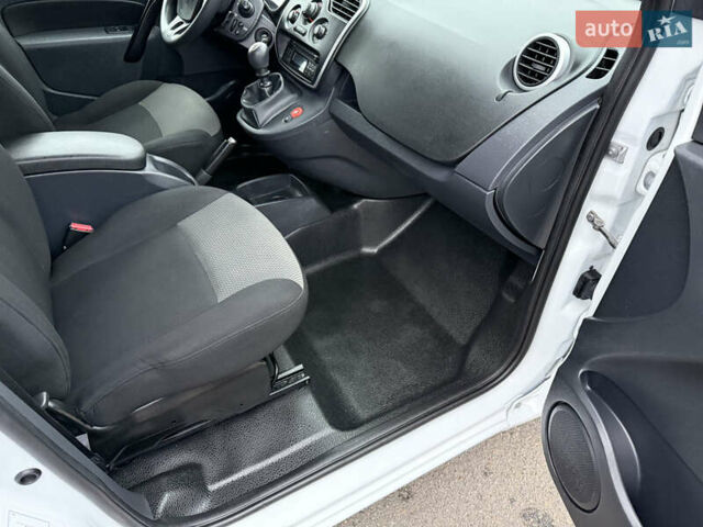 Белый Рено Кенгу, объемом двигателя 1.5 л и пробегом 118 тыс. км за 12599 $, фото 42 на Automoto.ua