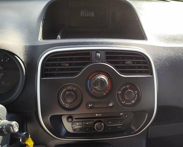 Белый Рено Кенгу, объемом двигателя 1.5 л и пробегом 169 тыс. км за 12800 $, фото 43 на Automoto.ua