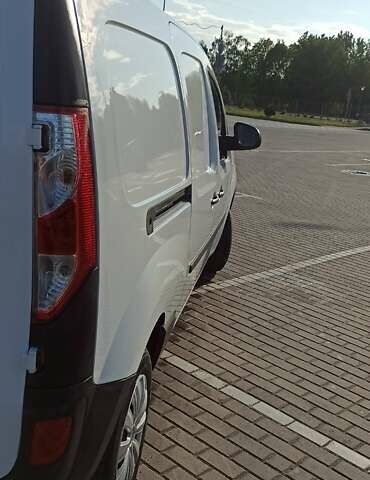 Белый Рено Кенгу, объемом двигателя 1.5 л и пробегом 200 тыс. км за 12000 $, фото 1 на Automoto.ua