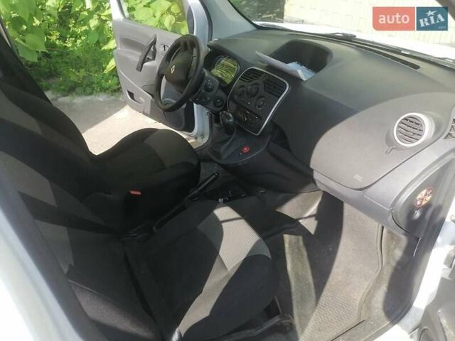 Белый Рено Кенгу, объемом двигателя 0 л и пробегом 29 тыс. км за 13035 $, фото 8 на Automoto.ua