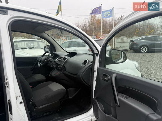 Белый Рено Кенгу, объемом двигателя 0 л и пробегом 54 тыс. км за 12500 $, фото 8 на Automoto.ua