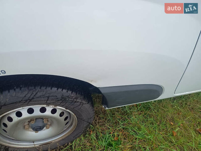 Белый Рено Кенгу, объемом двигателя 1.5 л и пробегом 102 тыс. км за 9000 $, фото 5 на Automoto.ua