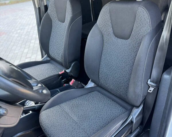 Білий Рено Кєнгу, об'ємом двигуна 1.5 л та пробігом 102 тис. км за 12500 $, фото 56 на Automoto.ua